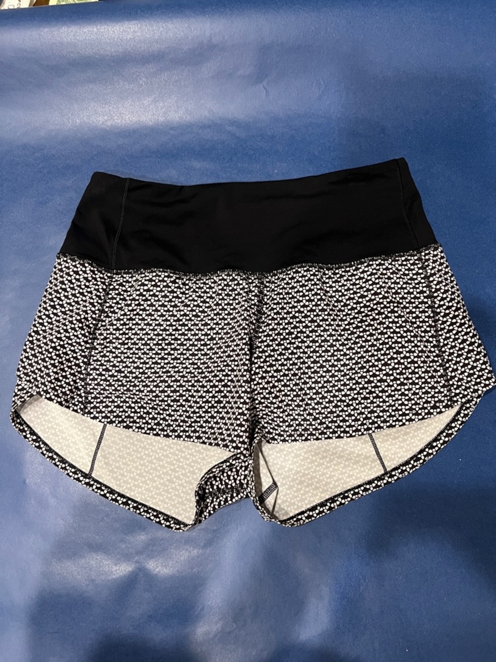 Lululemon High Rise Speed Up Shorts 2.5 inch Size 4 & Size 6 Black & White EUC - Picture 2 of 12